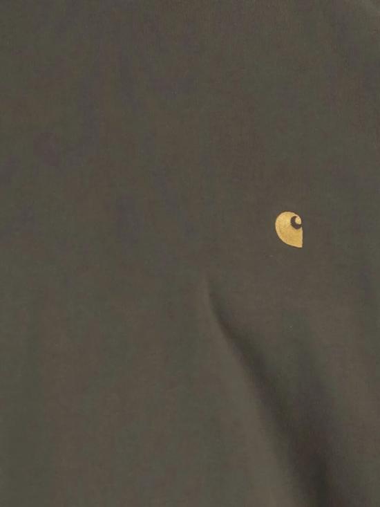 26FW 칼하트 WIP 숏슬리브 체이스 티셔츠 I026391 3X9XX SHUNGITE GOLD - CARHARTT WIP