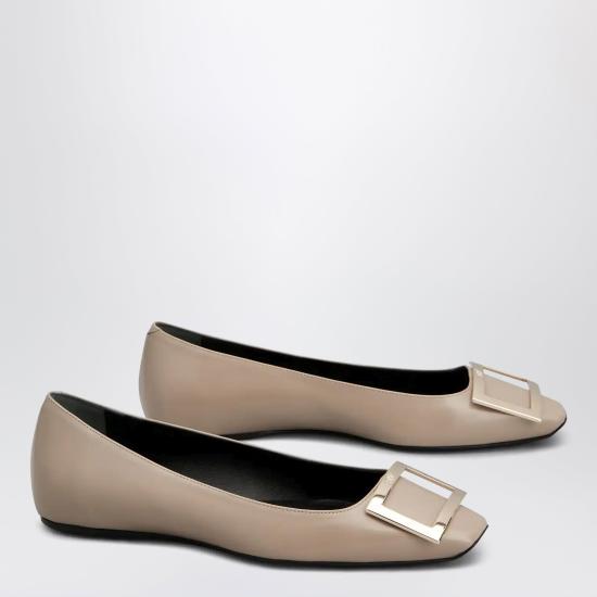 26FW 로저비비에 플랫 슈즈 RVW40415280BSS Beige - ROGER VIVIER