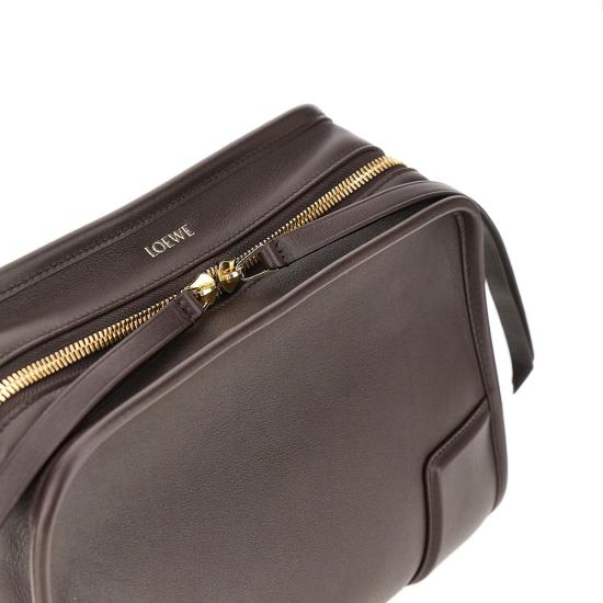 26FW 로에베 소프트 카프스킨 스몰 아마조나 180 백 A039AS0X01 Brown - LOEWE