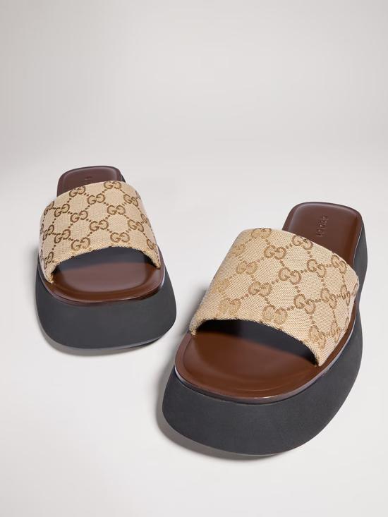 26FW 구찌 플랫폼 슬라이드 샌들 플랫폼 슬라이드 샌들 A0034RFAFUW 9611 - GUCCI