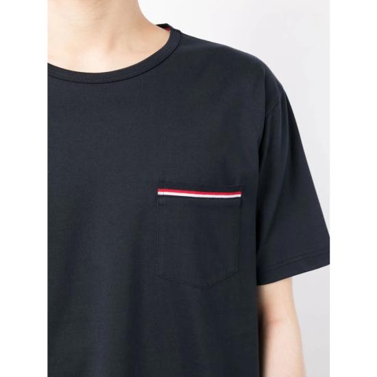 26FW 톰브라운 미디움 웨이트 저지 팁 포켓 크루넥 티셔츠 MJS010A 01454 415 BLUE - THOM BROWNE