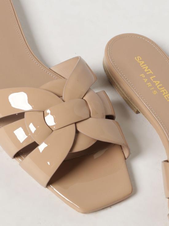 26FW 생로랑 페이턴트 레더 트리뷰트 플랫 샌들 571952AAAOW 9935 Nude - SAINT LAURENT
