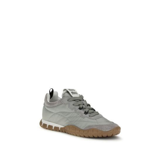 26FW 미우미우 타이어 테크니컬 패브릭 스웨이드 스니커즈 MI5E417EF005ZJMF0424BB GRAY - MIU MIU