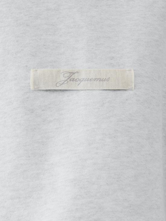 26FW 자크뮈스 스웨터 26HSSU00219AJ00 950 GREY - JACQUEMUS