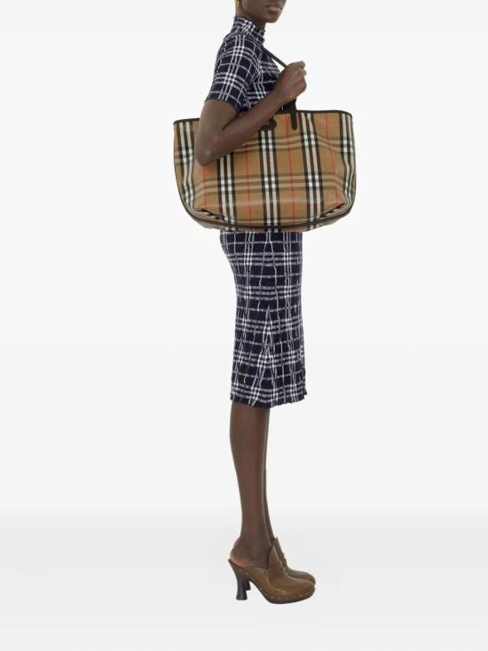26FW 버버리 하이랜드 미디움 토트백 8112222166995 B9368 SAND - BURBERRY