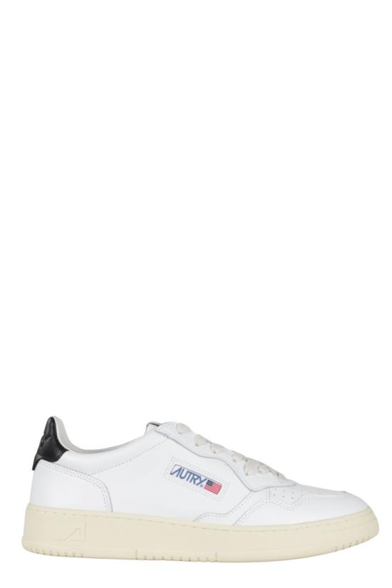 26FW 오트리 메달리스트 로우 스니커즈 AULM 099 White