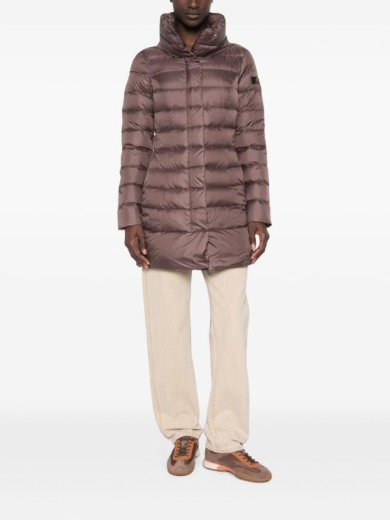 26FW 페트레이 솝착 MQN 03 하이칼라 슬림핏 롱 다운 재킷 PED545601181967 194 BROWN - PEUTEREY