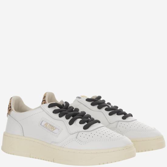 26FW 오트리 메달리스트 로우 레더 스니커즈 AULWOC02 WHITE - AUTRY
