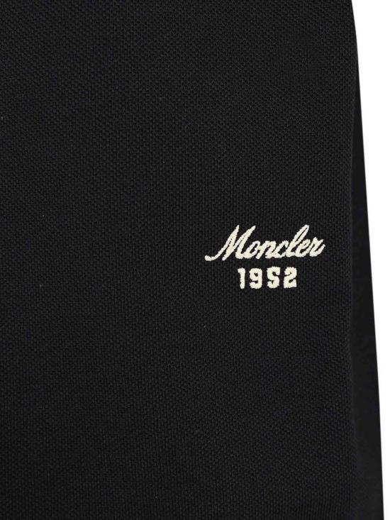 26FW 몽클레어 자수 로고 코튼 피케 반팔 폴로 셔츠 L20918A0000389A1677X BLACK - MONCLER
