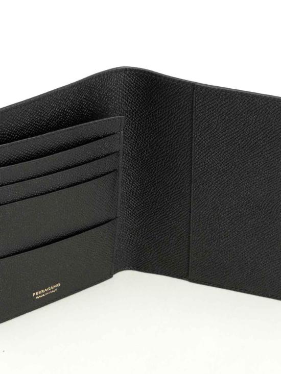 26FW 살바토레 페라가모 간치니 여권지갑 661563779717001 BLACK - SALVATORE FERRAGAMO