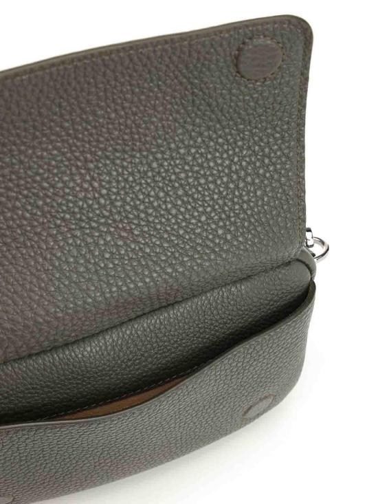 26SS 로에베 서플 그레인드 카프스킨 스몰 페블 메신저백 BANBPCBX013969 Green - LOEWE