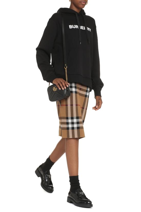  버버리 로고 프린트 코튼 후드 티셔츠 8054386 BLACK - BURBERRY