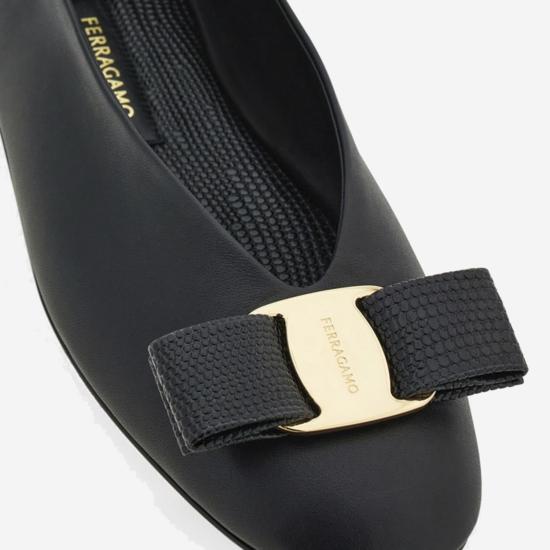 26SS 살바토레 페라가모 플랫 슈즈 01K221 BLACK - SALVATORE FERRAGAMO