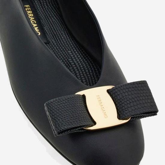 26SS 살바토레 페라가모 플랫 슈즈 01K221 BLACK - SALVATORE FERRAGAMO