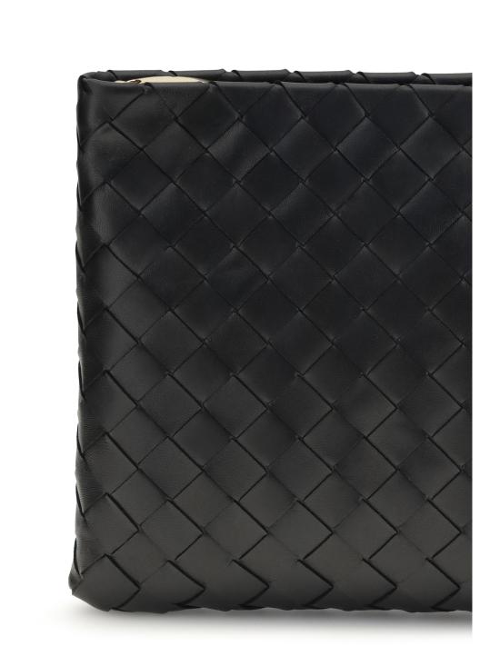 26SS 보테가베네타 인트레치아토 미디움 플랫 파우치 742972VCPP9 BLACK - BOTTEGA VENETA