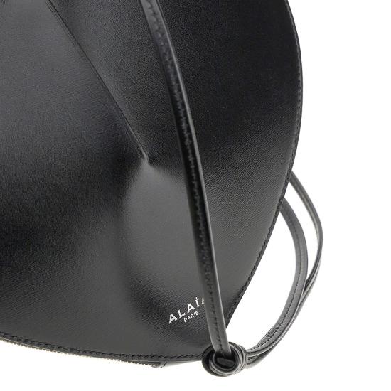 26FW 알라이아 럭스 카프스킨 쾨르백 럭스 카프스킨 쾨르백 AA1P003C0Y75 Black - ALAIA