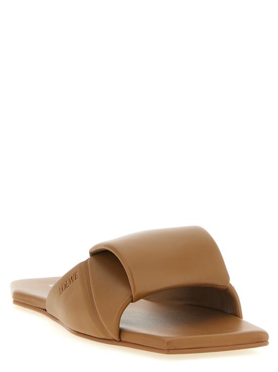 26FW 로에베 오리가미 램스킨 슬라이드 샌들 L815465XBD9579 Brown - LOEWE