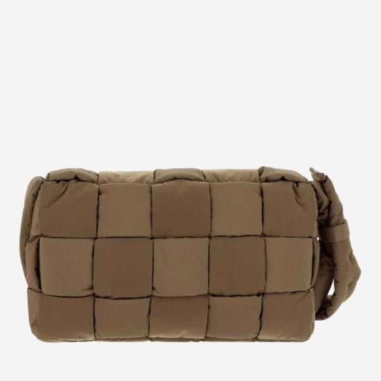  보테가베네타 가방 보테가 베네타 맥시 패딩 테크 카세트 메신저 백 그린 - BOTTEGA VENETA