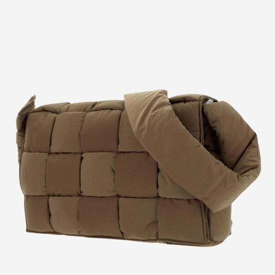  보테가베네타 가방 보테가 베네타 맥시 패딩 테크 카세트 메신저 백 그린 - BOTTEGA VENETA