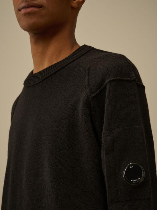 27FW 씨피 컴퍼니 램스울 GRS 크루넥 렌즈 스웨터 RFCMKN707A110149A 999 BLACK - C.P. COMPANY