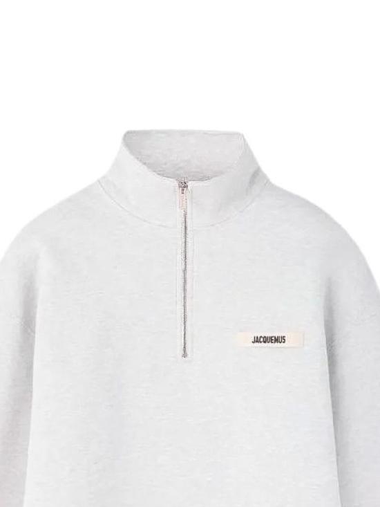 26FW 자크뮈스 하프 집업 스웨트 셔츠 SSM00313AJ00174 951 GREY 2 - JACQUEMUS