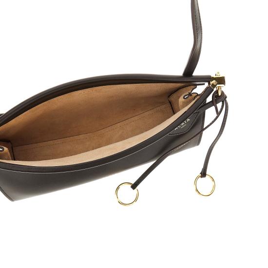 26FW 알라이아 르 클릭 이스트 웨스트 레더 스몰백 AA1S01426CA332 Brown - ALAIA