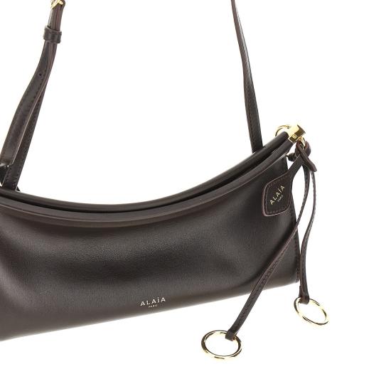26FW 알라이아 르 클릭 이스트 웨스트 레더 스몰백 AA1S01426CA332 Brown - ALAIA