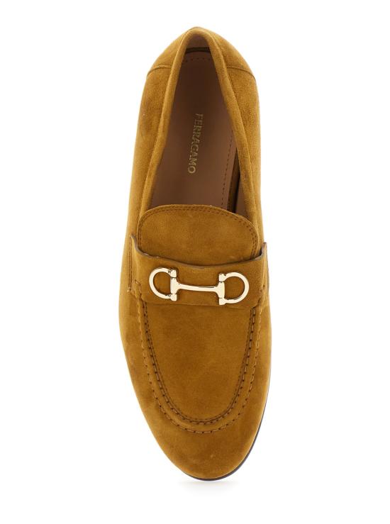  살바토레 페라가모 로퍼 페라가모 스웨이드 , 간치니 디테일, 고트 브라운 색상 - SALVATORE FERRAGAMO
