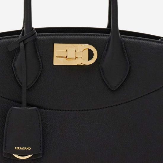  살바토레 페라가모 가방 페라가모 텍스처드 카프스킨 핸드백 블랙 - SALVATORE FERRAGAMO