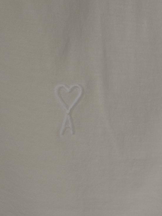 26SS 아미 ADC 패치 클래식 핏 반팔 티셔츠 FTS373 JE0211136 BLANC CREME - AMI