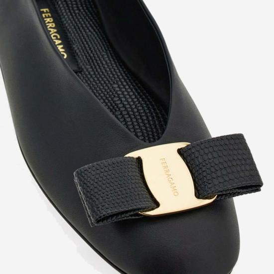  살바토레 페라가모 플랫 슈즈 페라가모 반나 가죽 발레리나 플랫 블랙 - SALVATORE FERRAGAMO