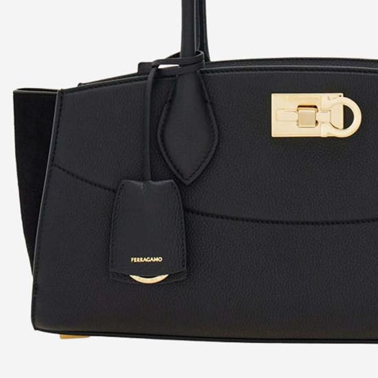  살바토레 페라가모 가방 페라가모 이스트 웨스트 엠보싱 가죽 및 스웨이드 숄더백 블랙 - SALVATORE FERRAGAMO