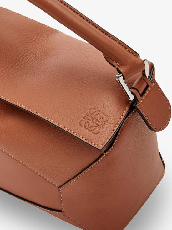 26FW 로에베 클래식 카프스킨 스몰 퍼즐 엣지백 A510P60XAC BROWN - LOEWE