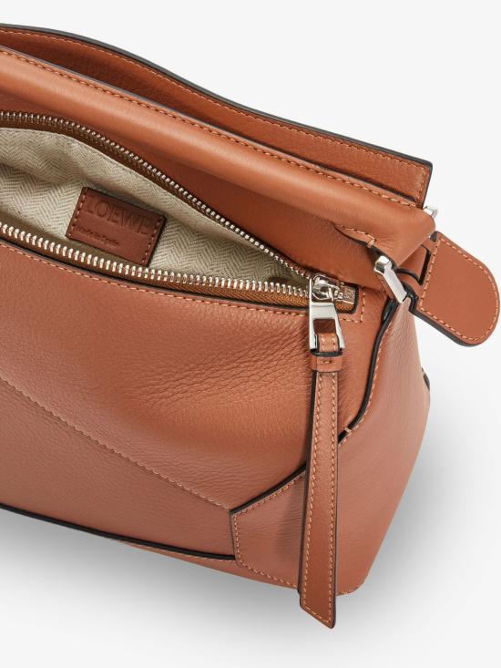 26FW 로에베 클래식 카프스킨 스몰 퍼즐 엣지백 A510P60XAC BROWN - LOEWE
