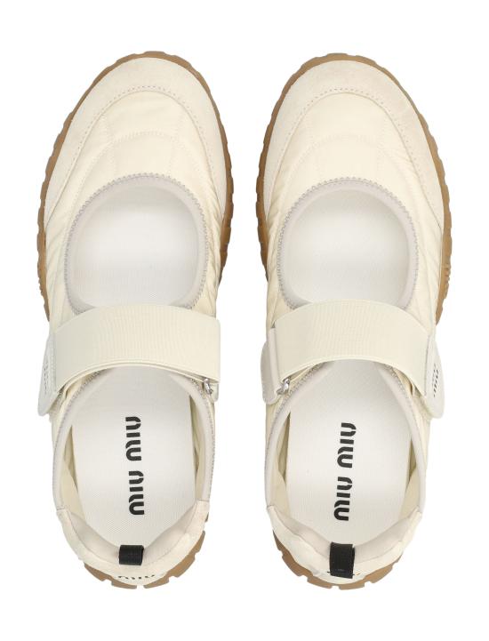 26FW 미우미우 타이어 테크니컬 패브릭 앤 스웨이드 발레리나 5F416E D7C F0304 IVORY DOM - MIU MIU