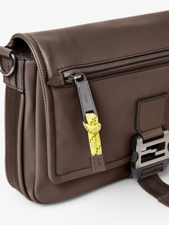  펜디 플럭스 메신저백 7VA685 AV8BF1VTT BROWN - FENDI
