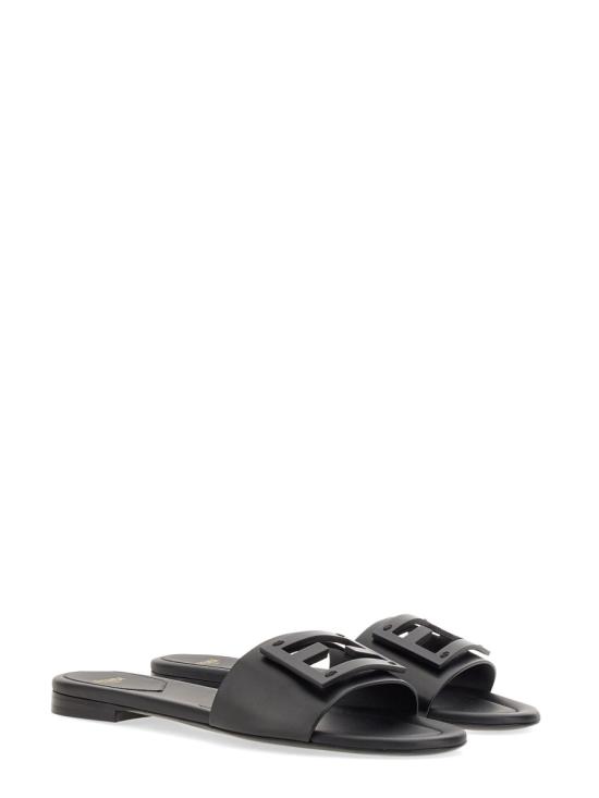 26FW 펜디 바게트 레더 슬라이드 8R8136 AE7TF0ABB BLACK - FENDI