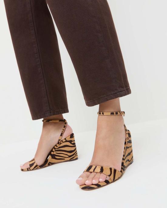  로플러랜달 샌들 로플러 랜달 가비 웨지  지브라 - LOEFFLER RANDALL