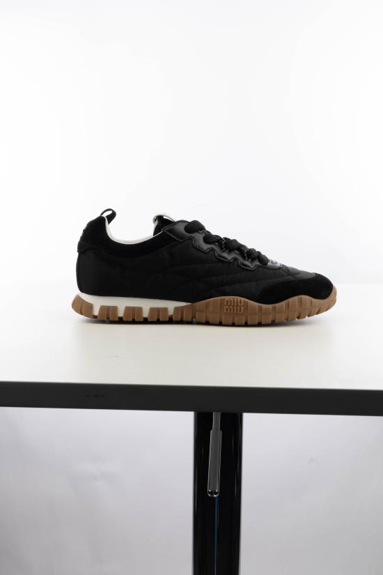 26FW 미우미우 타이어 테크니컬 스웨이드 스니커즈 5E417EF005ZJM F0002 Nero