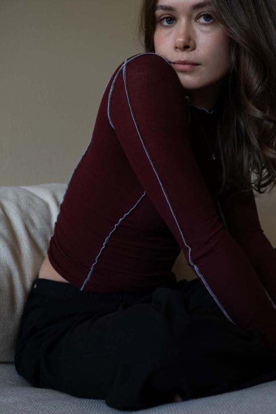  베이스레인지 긴팔 티셔츠 Baserange 나라 레드 오마토 Ls 티셔츠 - BASERANGE