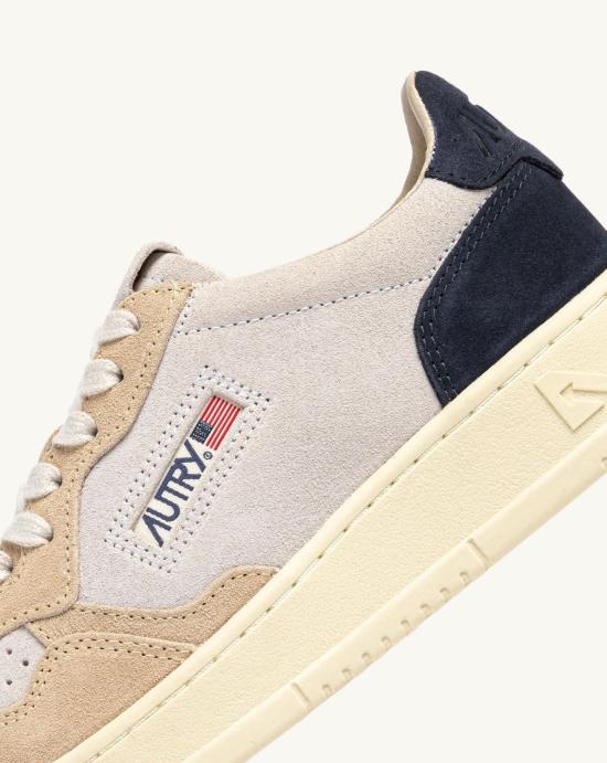 26FW 오트리 메달리스트 로우 스니커즈 AULM TS29 SPACE WHITE SAND NAVY - AUTRY