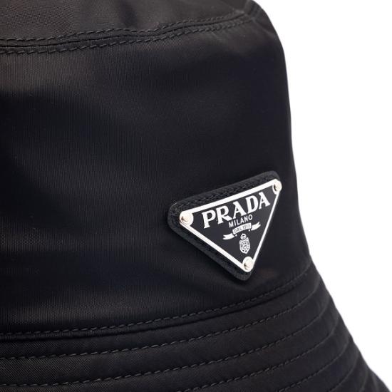 26FW 프라다 리나일론 삼각 로고 버킷 햇 2HC1372DMI Black - PRADA