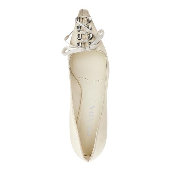 26FW 프라다 앤틱 레더 펌프스 1I612OFA055V69 White - PRADA