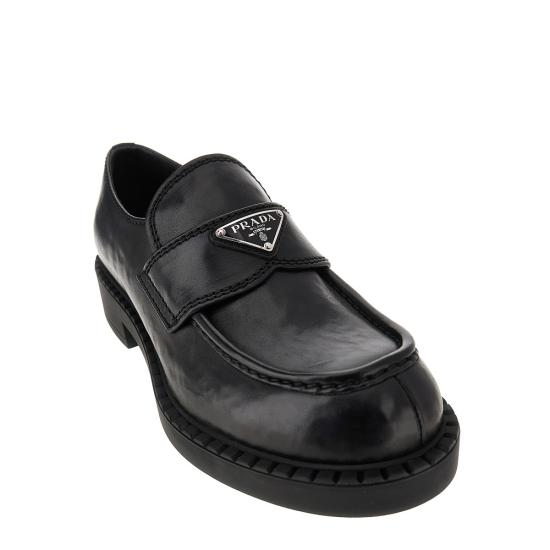 26FW 프라다 초콜릿 브러시드 가죽 삼각 로고 로퍼 2DE127FG0003ZPQ Black - PRADA