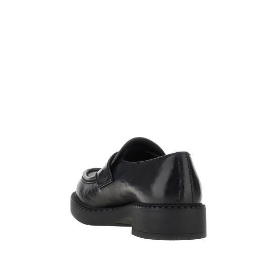 26FW 프라다 초콜릿 브러시드 가죽 삼각 로고 로퍼 2DE127FG0003ZPQ Black - PRADA