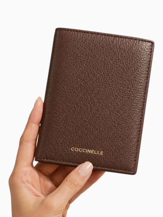 26FW 코치넬리 지갑 E2 MW5 12 A7 01 R49 ONESIZE Coccinelle BROWN - COCCINELLE