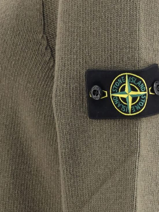26FW 스톤 아일랜드 램스울 립드 트림 레귤러 핏 크루넥 스웨터 5100072S00A3 V005G Military - STONE ISLAND
