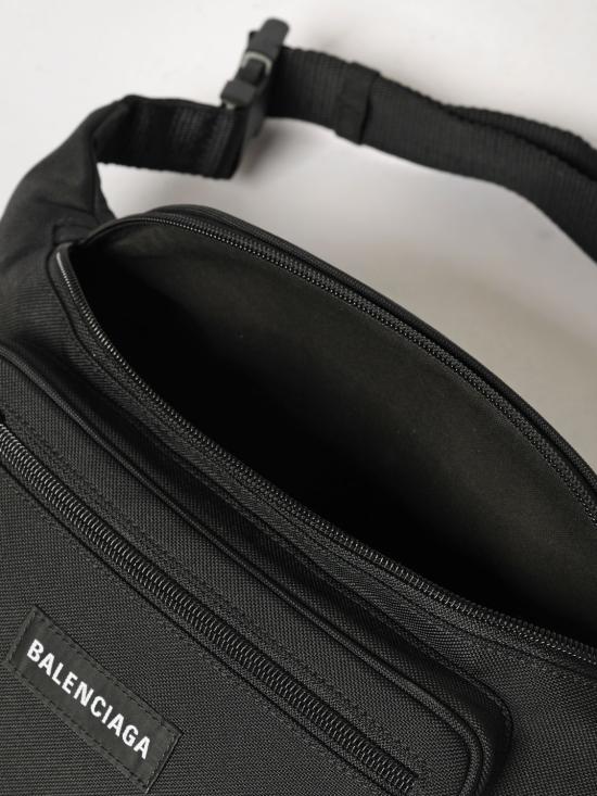 26FW 발렌시아가 익스플로러 벨트백 4823892JMF7 1000 Black - BALENCIAGA