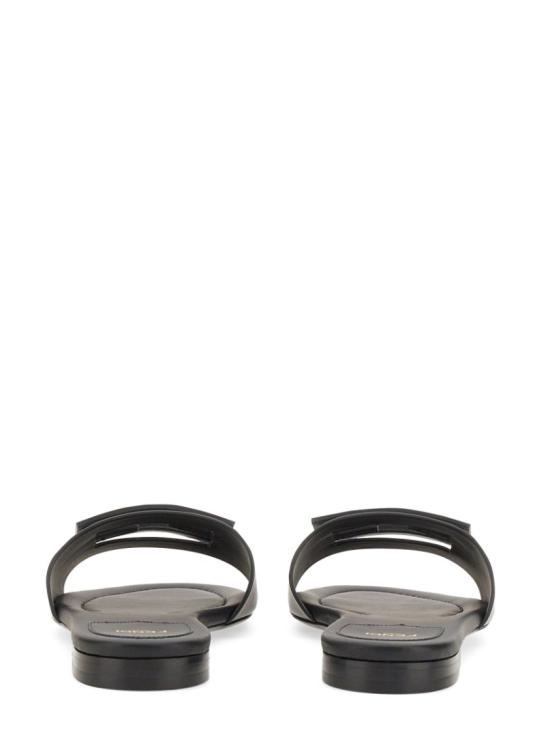  펜디 바게트 레더 슬라이드 8R8136 AE7TF0ABB Black - FENDI