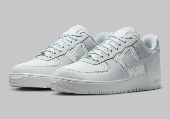 나이키 스니커즈 II9807 100 DOM